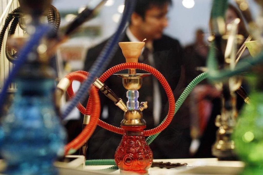 تقنين تقديم الشيشة للسياح مشروط بتنسيق بين الوزارات