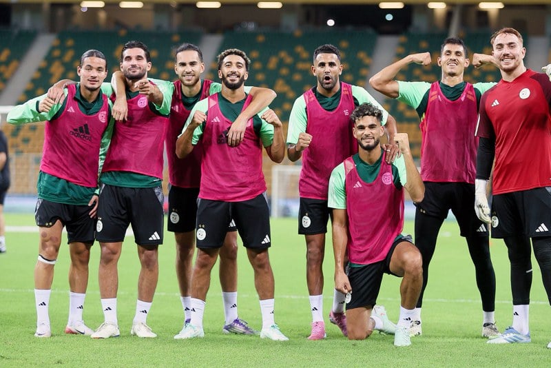 بعثة منتخب الجزائر تصل إلى البيضاء