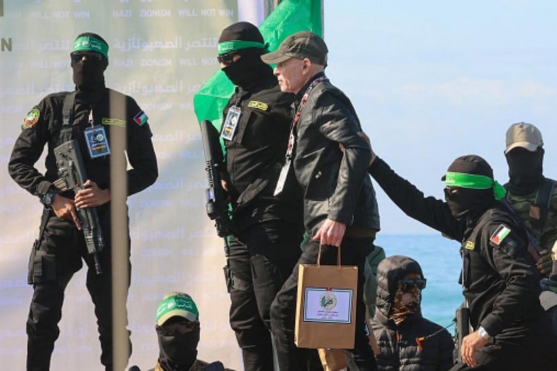 "حماس" تنشر فيديو رهينتين في غزة "حماس" تنشر فيديو رهينتين في غزة