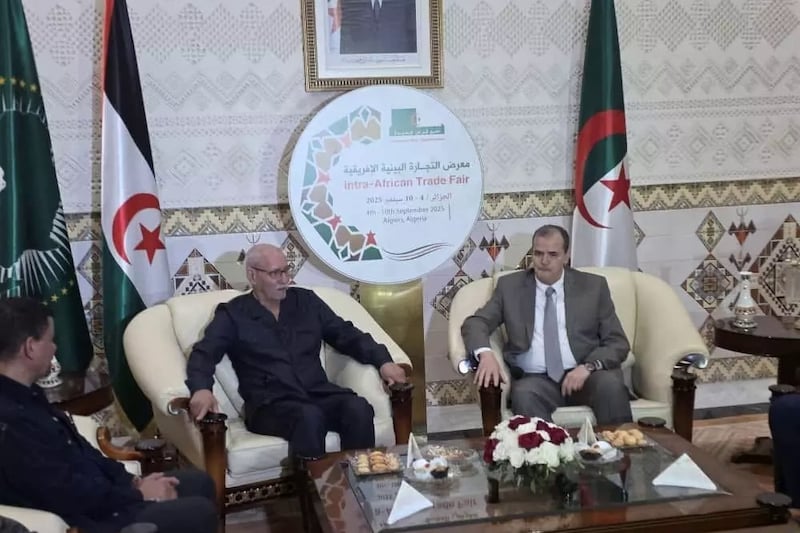 نظام الجزائر يمهّد لإقبار وهم "الجمهورية" في الصحراء وتوطينه بتندوف