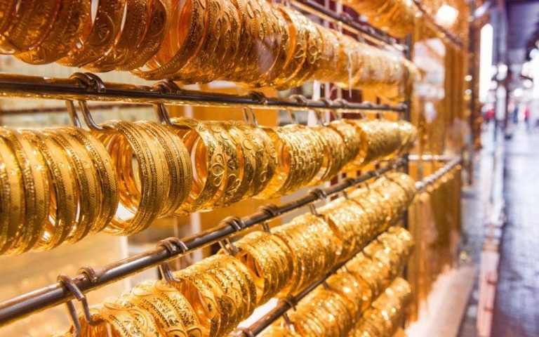 مراكش.. عناصر الجمارك تداهم محل لبيع الذهب