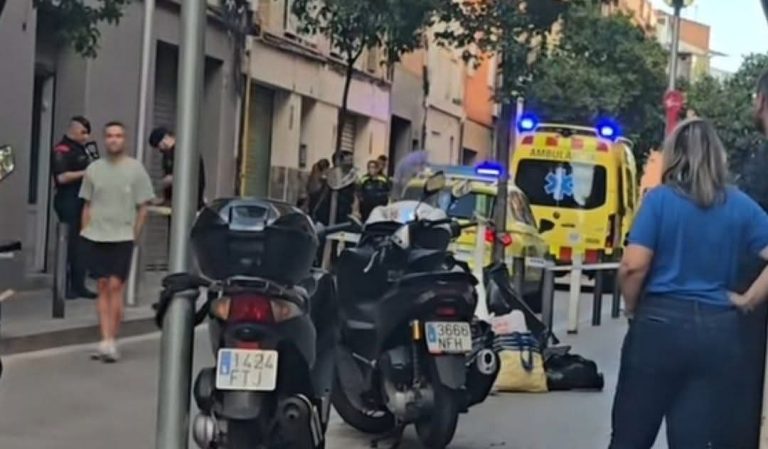 مغربي يطعن آخر بسكين في برشلونة