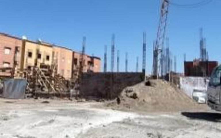 مراكش: سقوط رافعة بناء يتسبب في إصابة عامل بجروح خطيرة