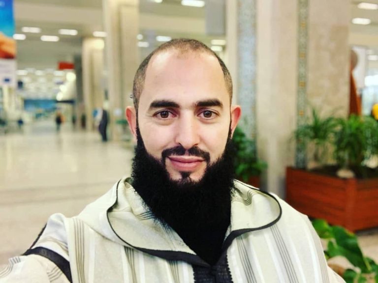 بن عبد السلام: الفتاة غير ملزمة مالياً بأي فرد من أسرتها