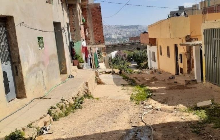 ساكنة كدية السبع بتطوان تطالب بإصلاح الطرق والمرافق