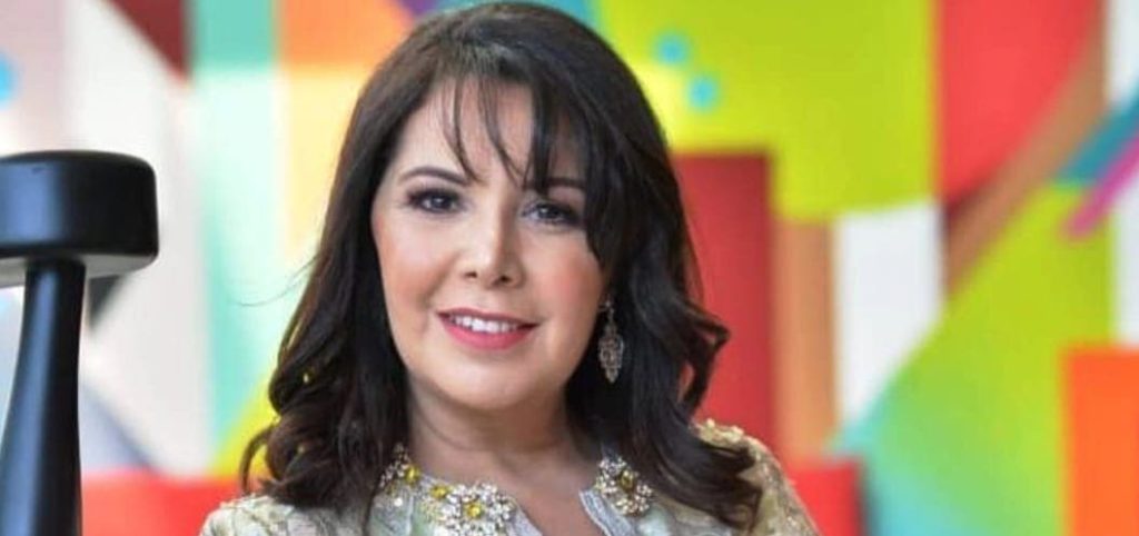 منى فتو تتألق في باريس بمسرحية "الدجاج بالزيتون"