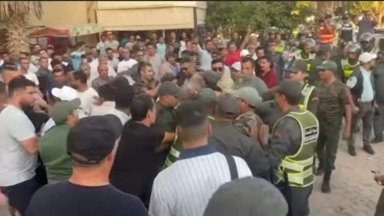 تاونات: السلطات تمنع وقفة احتجاجية وتصادر معدات صحفيين
