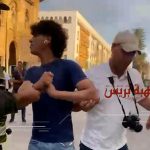 فتى يثير تعاطفًا واسعًا في الرباط بعد منعه من التظاهر
