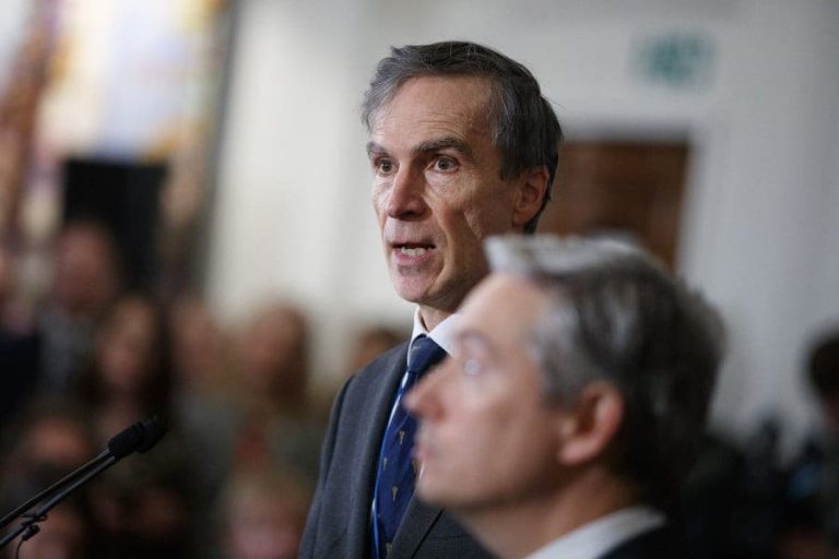 نائب بريطاني يشيد بـ"تسامح" الأمن المغربي خلال تدخلات منع الاحتجاجات