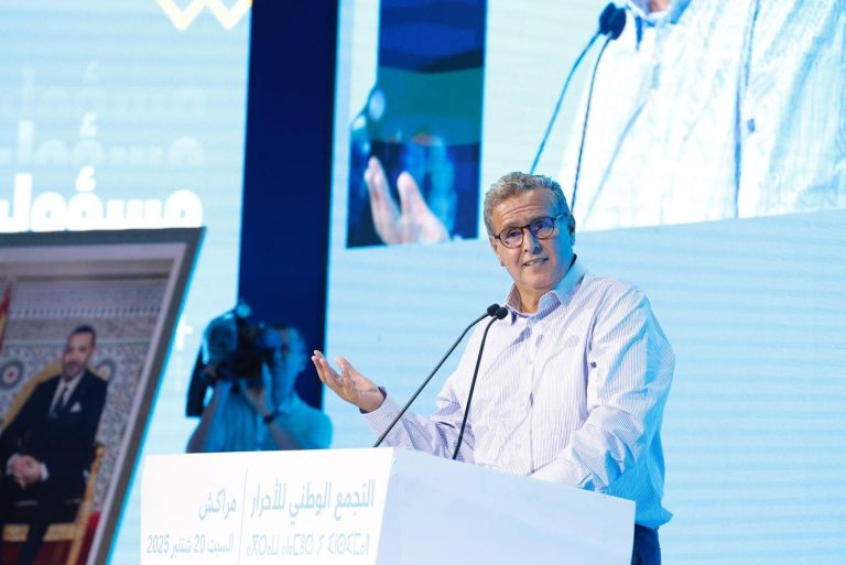 أخنوش يؤكد منع استقطاب الأطباء من القطاع العام