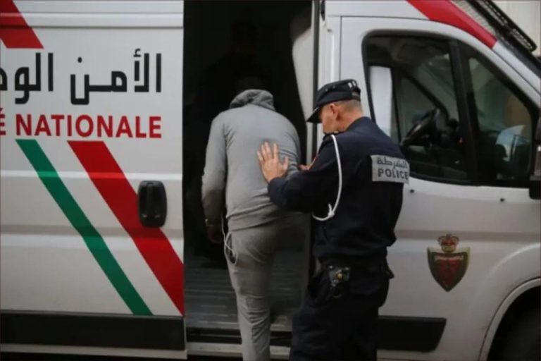 الحسيمة.. الأمن يطيح بمشتبه به في سرقة محتويات السيارات