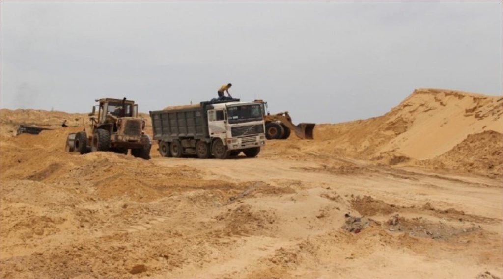 بركة يعلن عن إنشاء شرطة جديدة لمراقبة مقالع الرمال ومحاربة التجاوزات
