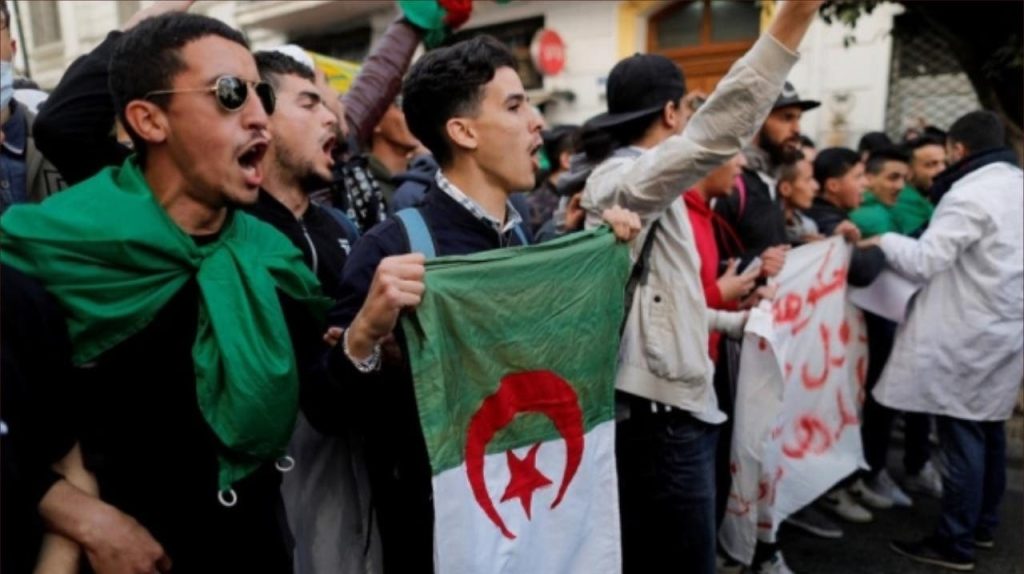 شباب جزائري يطلق دعوة للاحتجاج يوم الجمعة المقبل