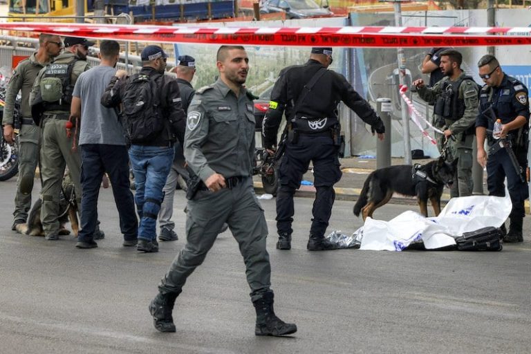 إسرائيل: 6 قتلى في حادث إطلاق نار إسرائيل: 6 قتلى في حادث إطلاق نار