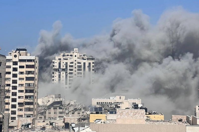 إسرائيل تشرع في تدمير الأبراج بغزة إسرائيل تشرع في تدمير الأبراج بغزة