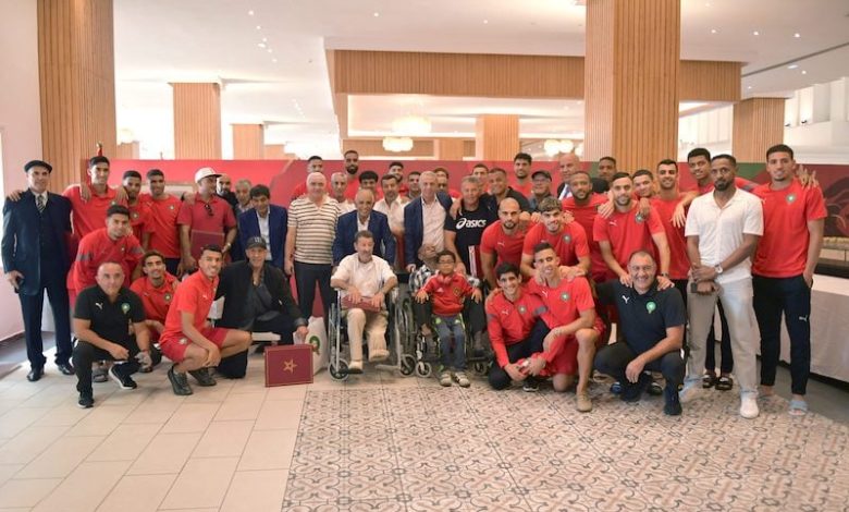 "الجامعة" تكرم لاعبين دوليين سابقين "الجامعة" تكرم لاعبين دوليين سابقين