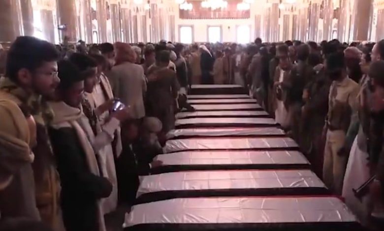 جماعة الحوثي تشيّع القادة القتلى جماعة الحوثي تشيّع القادة القتلى