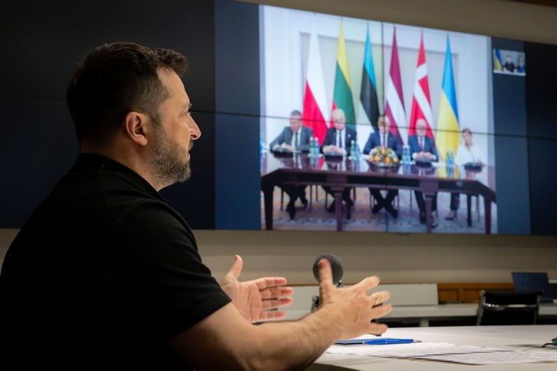 رئيس أوكرانيا يلتقي قادة أوروبيين رئيس أوكرانيا يلتقي قادة أوروبيين