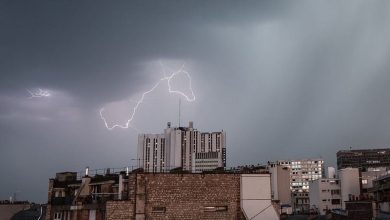 فرنسا تحذر من عواصف وفيضانات