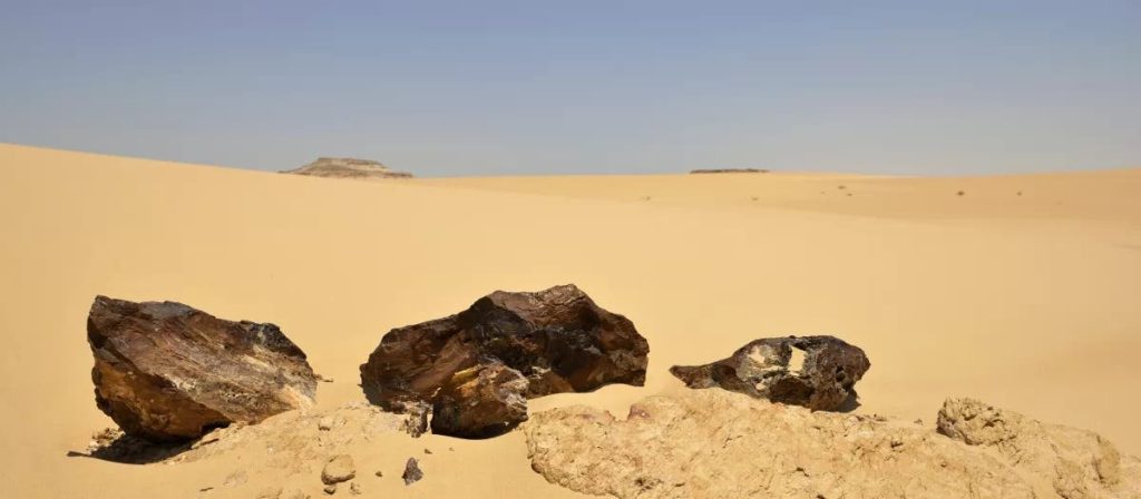 بين الشغف العلمي والسوق السوداء.. تقرير يسلط الضوء على الاهتمام المتزايد بالنيازك في المغرب