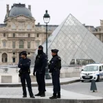 سرقة "لا تقدر بثمن" من متحف اللوفر: عملية نفذت في 7 دقائق تثير صدمة عالمية