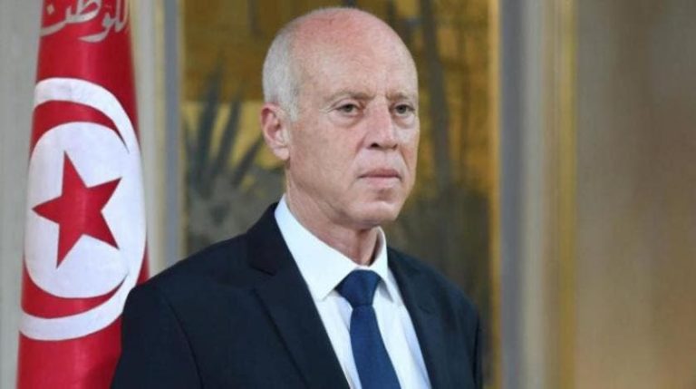 قيس سعيد يطالب بمحاسبة المسؤول عن إقصاء المغرب من صادرات التمور التونسية