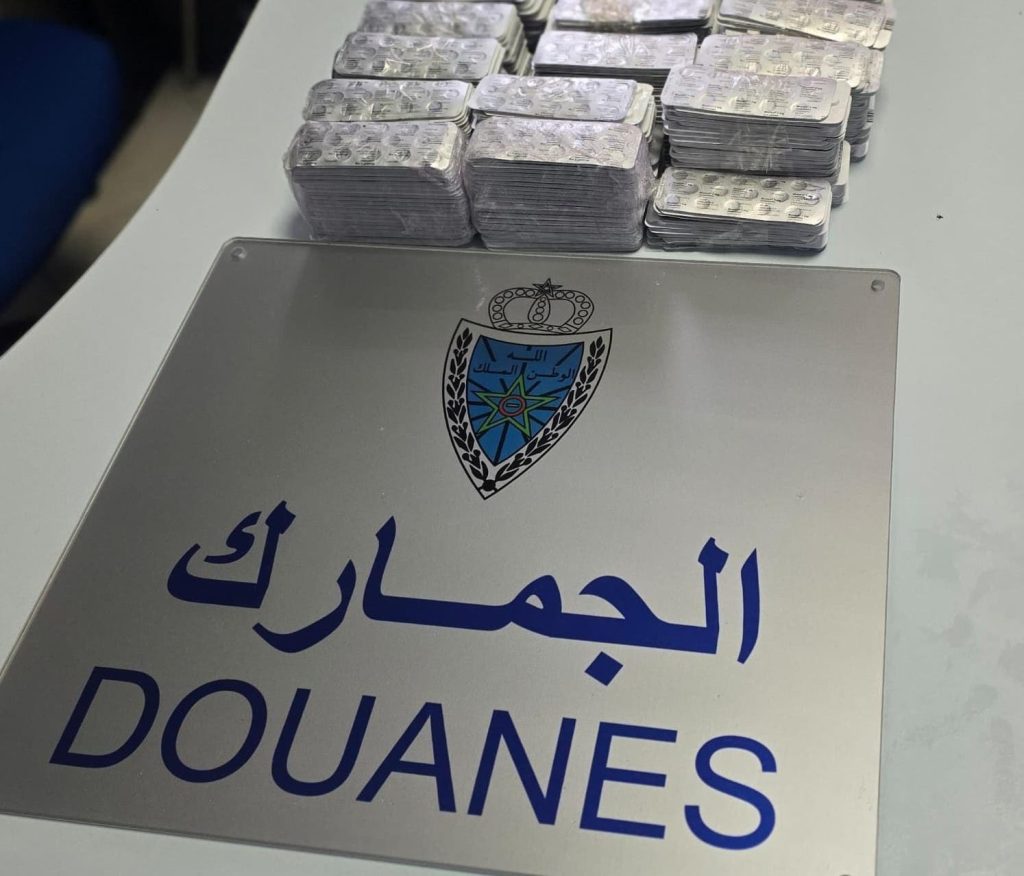 جمارك باب سبتة تحبط تهريب 30 ألف قرص هلوسة داخل خزان وقود سيارة جمارك باب سبتة تحبط تهريب 30 ألف قرص هلوسة داخل خزان وقود سيارة