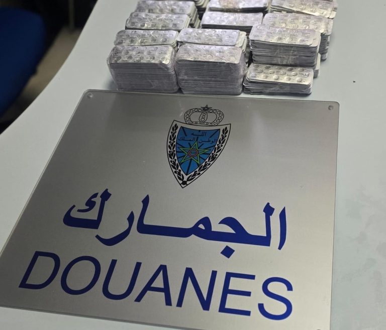 جمارك باب سبتة تحبط تهريب 30 ألف قرص هلوسة داخل خزان وقود سيارة جمارك باب سبتة تحبط تهريب 30 ألف قرص هلوسة داخل خزان وقود سيارة
