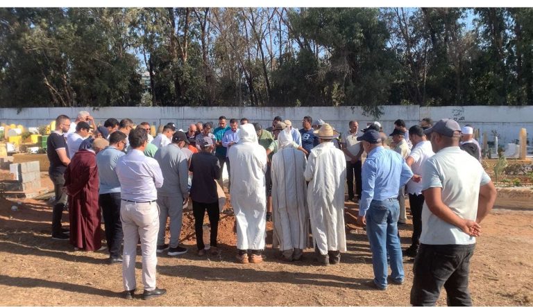 جنازة والدة لطيفة رأفت في أجواء حزينة وبحضور محدود للعائلة فقط(صور)