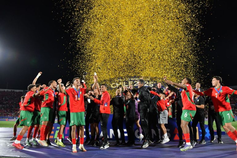 الملك يهنئ "أشبال الأطلس" بعد التتويج التاريخي بكأس العالم للشباب الملك يهنئ "أشبال الأطلس" بعد التتويج التاريخي بكأس العالم للشباب