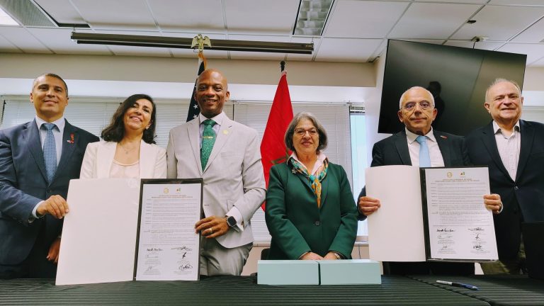 توقيع اتفاقية المدن الشقيقة بين جهة الدار البيضاء-سطات ومقاطعة ميامي-ديد توقيع اتفاقية المدن الشقيقة بين جهة الدار البيضاء-سطات ومقاطعة ميامي-ديد