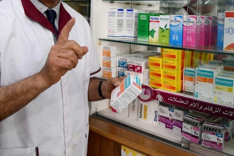 خلاف حاد بين الصيادلة ووزارة الصحة حول تسعيرة الأدوية خلاف حاد بين الصيادلة ووزارة الصحة حول تسعيرة الأدوية