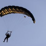 محاولة دخول سبتة بمظلة هوائية تثير جدلاً حول أساليب الهجرة