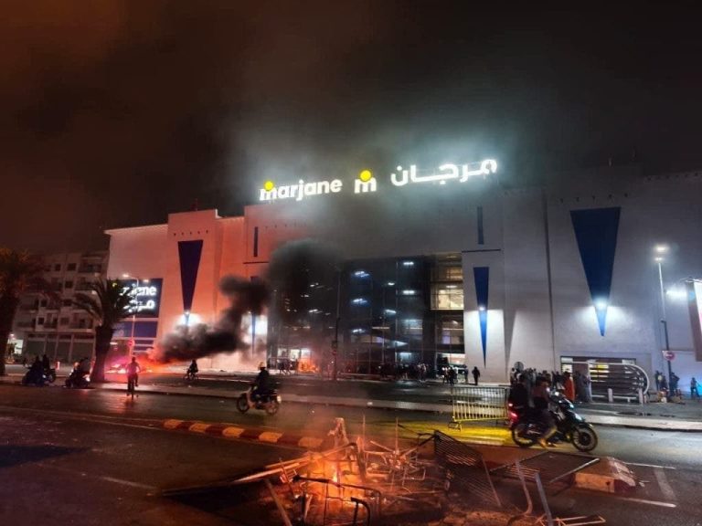 مواطن يروي تفاصيل "ساعتين من الرعب" داخل مرجان إنزكان خلال أحداث الشغب