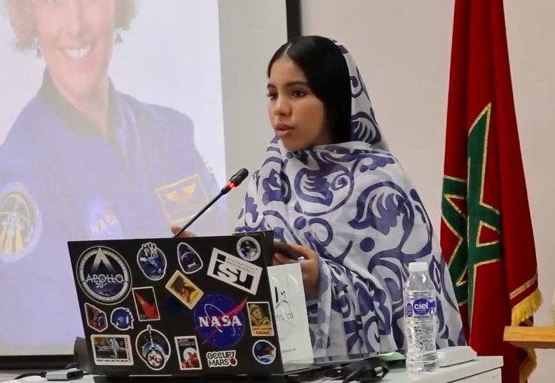 تلميذة مغربية من السمارة تزرع بذور عدس على سطح القمر بإشراف "ناسا"