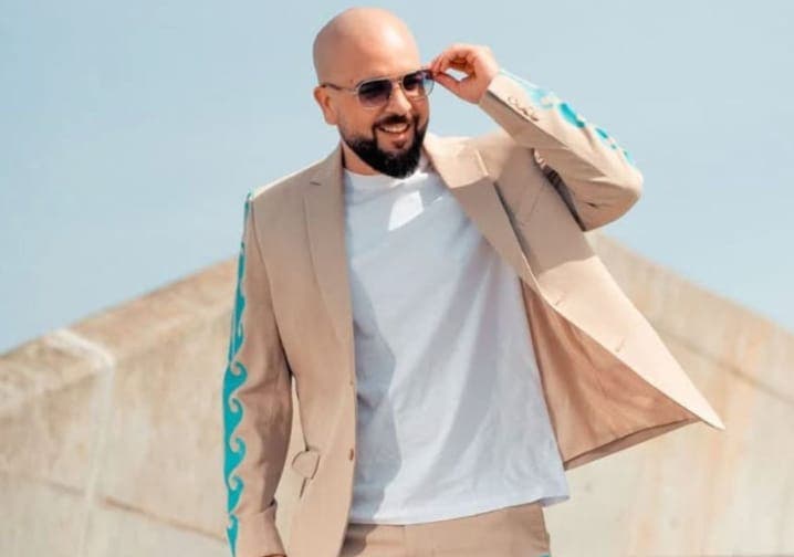 الدوزي يوثق اعتناق أجنبي الإسلام في الدنمارك