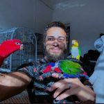 موجة تضامن واسعة مع "Kabo Parrots" بعد مصادرة طيوره في المغرب
