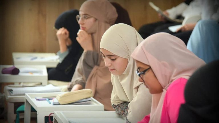 رغم معارضة "فوكس": 121 مدرسة كتالونية تواصل تدريس الثقافة المغربية