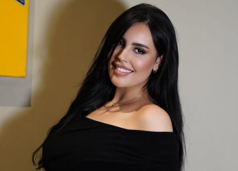 كوثر تيسية تشارك متابعيها فرحة الحمل الأول بصور ساحرة