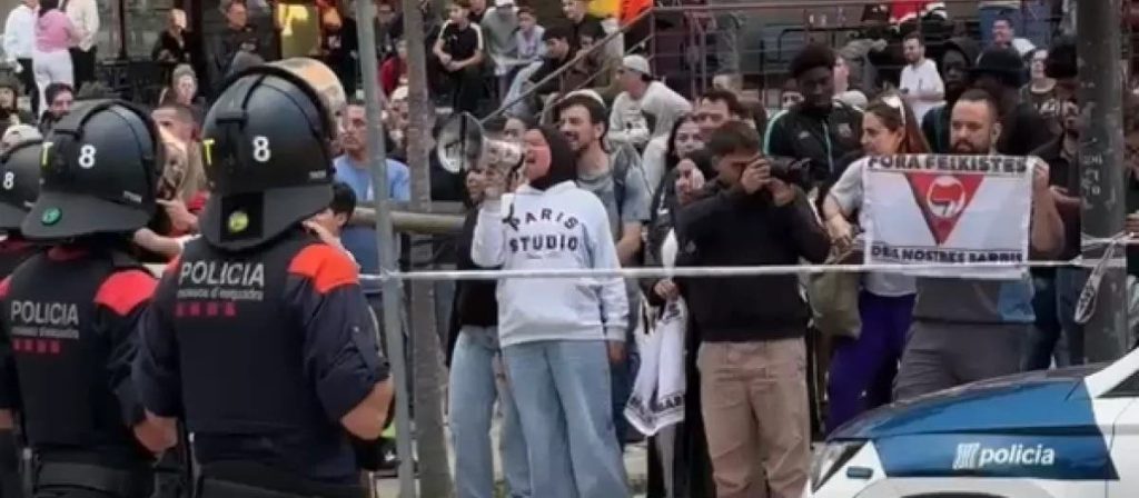 اشتباكات في ساباديل بإسبانيا: احتجاجات ضد "فوكس" اليميني المتطرف تتصاعد