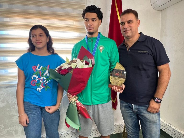 تكريم إلياس بومسعوي بعد تتويجه بكأس العالم للشباب في الناظور