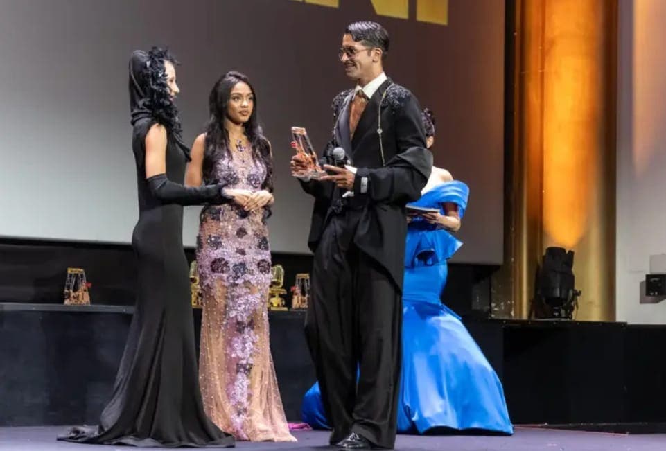 ليو نورما …المصمم المغربي الذي حمل القفطان المغربي إلى العالمية يكرم في مدريد ليو نورما …المصمم المغربي الذي حمل القفطان المغربي إلى العالمية يكرم في مدريد