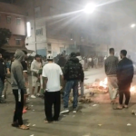إطلاق نار في القليعة: الدرك الملكي يصد محاولة اقتحام مركز واحتجاجات تشهد توترًا