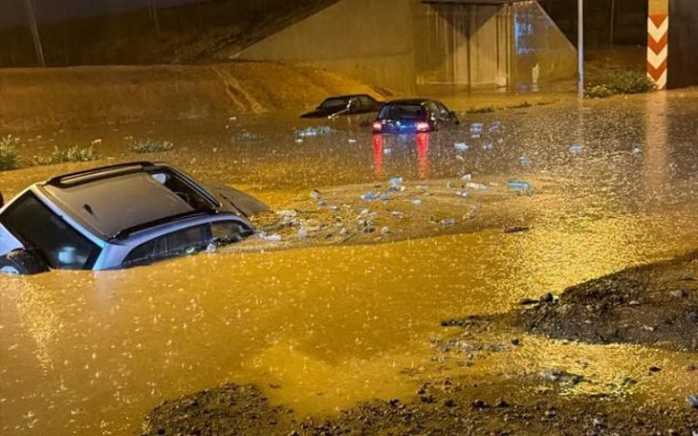 العروي تغرق مجددًا: أمطار غزيرة تكشف ضعف البنية التحتية