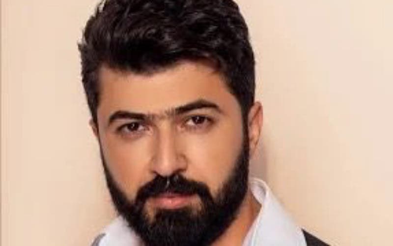 سيف نبيل ينجو من حريق على مسرح بيروت هول
