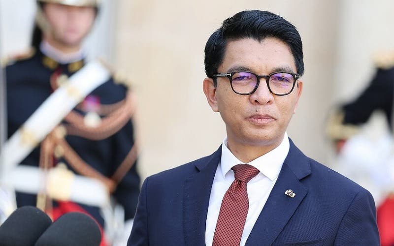 رئيس مدغشقر يغادر البلاد وسط احتجاجات "جيل زد" والجيش يعلن السيطرة