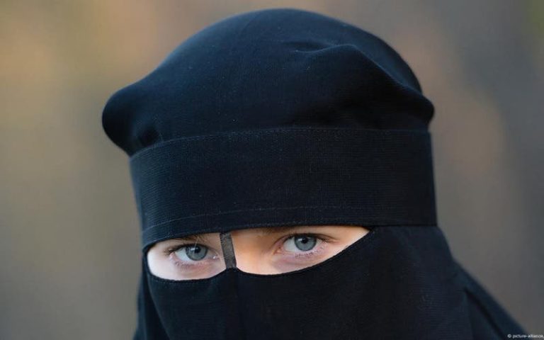البرلمان البرتغالي يقر منع النقاب في الأماكن العامة