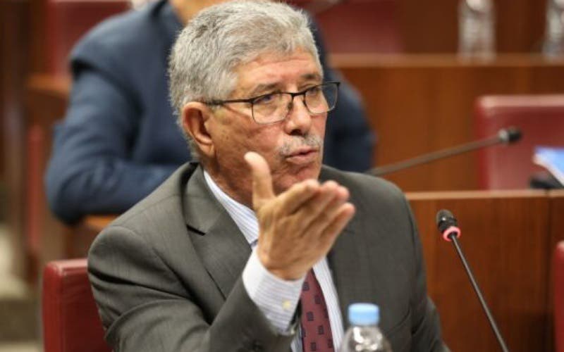 التويزي يتعهد بإحضار كيس دقيق مدعم إلى البرلمان بعد جدل "طحن الورق" التويزي يتعهد بإحضار كيس دقيق مدعم إلى البرلمان بعد جدل "طحن الورق"