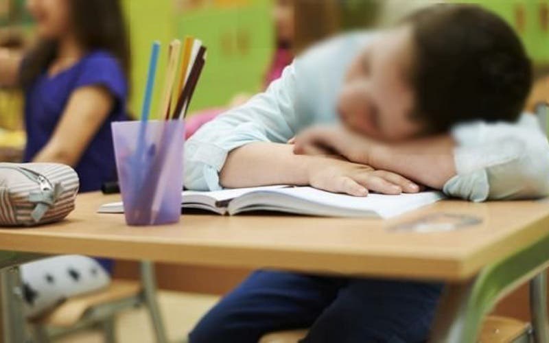 الساعة الإضافية ترهق التلاميذ المغاربة.. و"البرلمان" يطالب بإعادة النظر الساعة الإضافية ترهق التلاميذ المغاربة.. و"البرلمان" يطالب بإعادة النظر