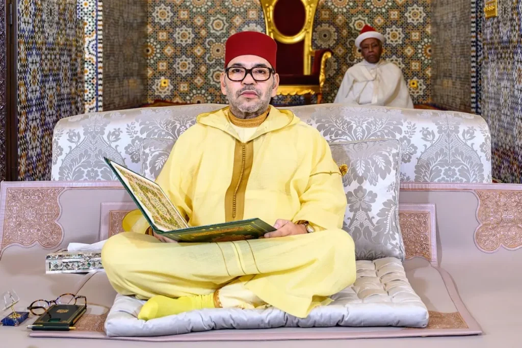 الملك محمد السادس يترأس حفلًا دينيًا بضريح محمد الخامس إحياء لذكرى الحسن الثاني